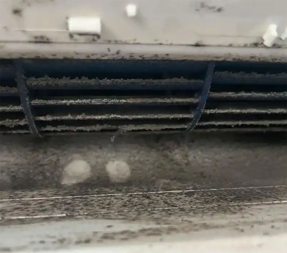 济源空调吹的风有股烧焦味是怎么回事